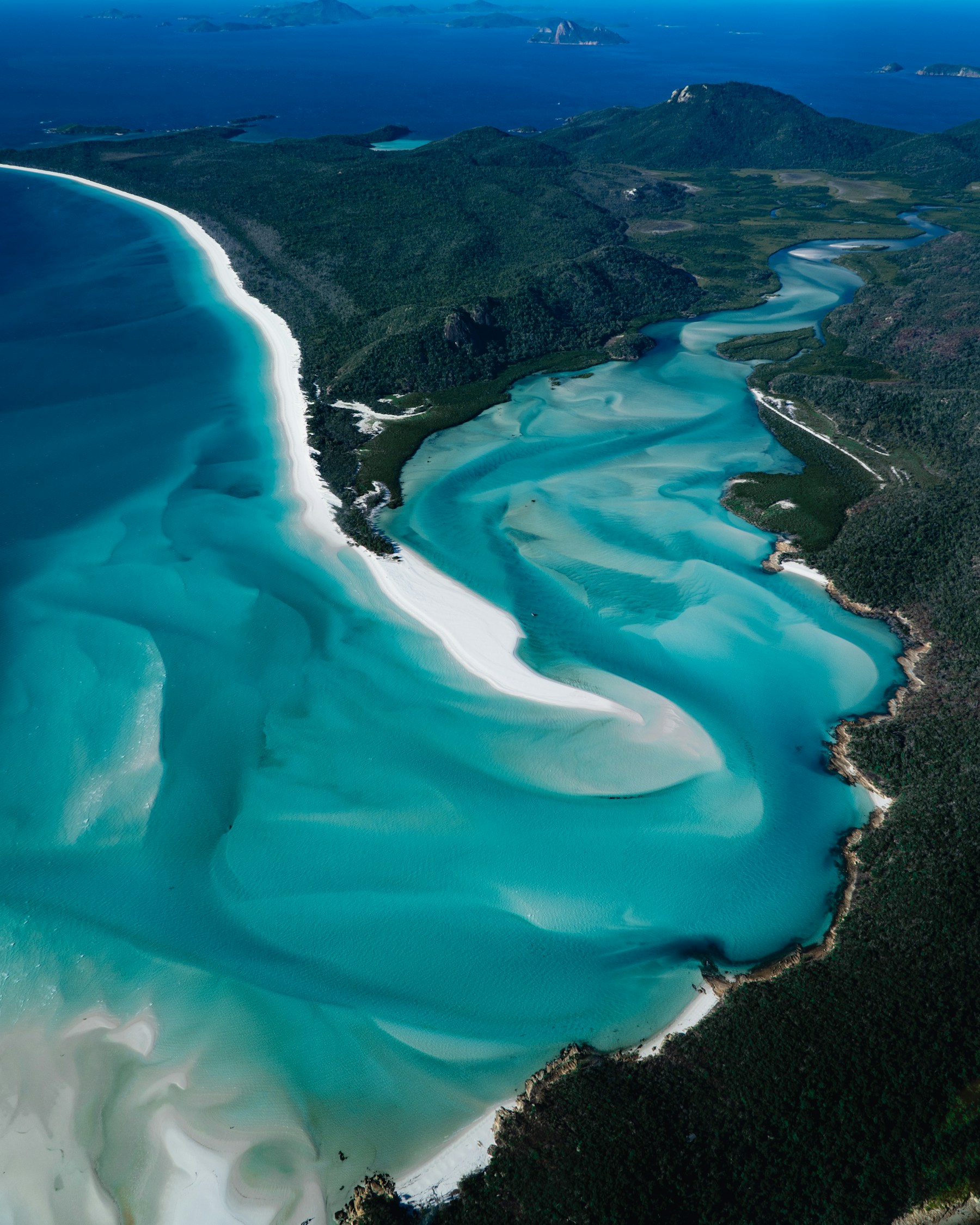 The white sandbars and turquoise water of Hill Inlet on Whitsunday Island